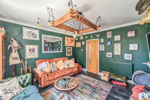 182 Blenheim Chase, Leigh-on-sea, SS9 3HQ