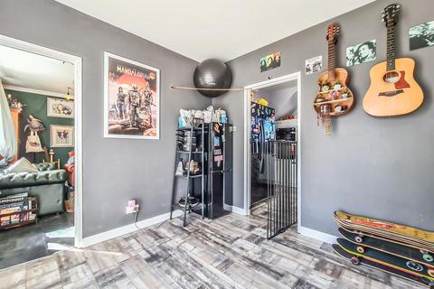 182 Blenheim Chase, Leigh-on-sea, SS9 3HQ
