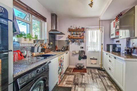 182 Blenheim Chase, Leigh-on-sea, SS9 3HQ