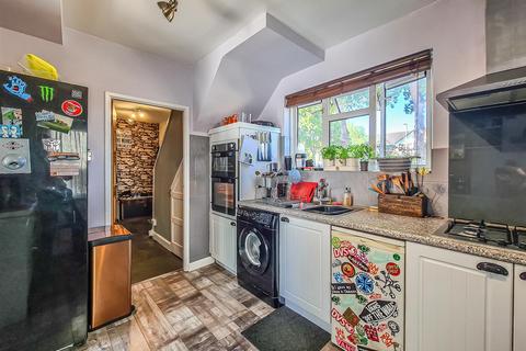 182 Blenheim Chase, Leigh-on-sea, SS9 3HQ