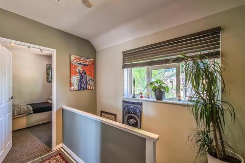 182 Blenheim Chase, Leigh-on-sea, SS9 3HQ