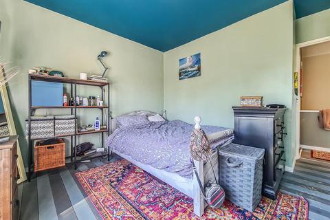 182 Blenheim Chase, Leigh-on-sea, SS9 3HQ