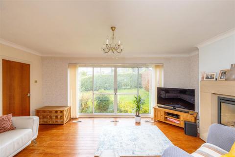 26a Ashfurlong Road, Dore, Sheffield, S17 3NL