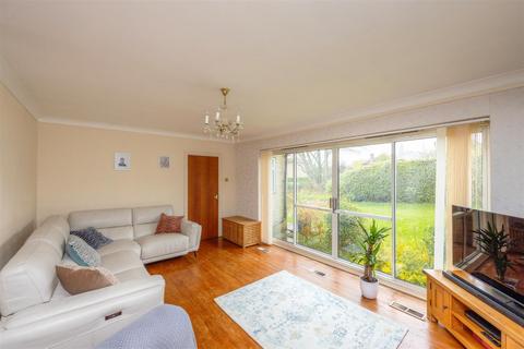 26a Ashfurlong Road, Dore, Sheffield, S17 3NL