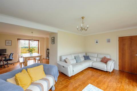 26a Ashfurlong Road, Dore, Sheffield, S17 3NL