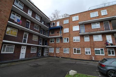 Studio for sale, Viceroy Court, Dunstable