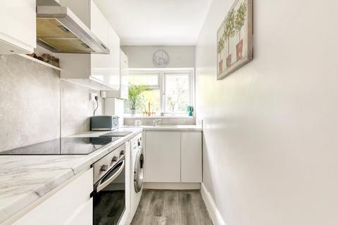 52a Heathfield Road, Croydon, CR0 1EW