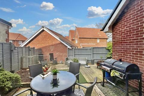 4 bedroom townhouse for sale, Highgrove Crescent, Polegate