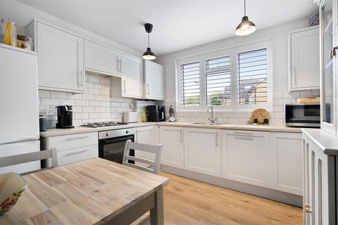6 New Meadow, Ascot, SL5 8NF
