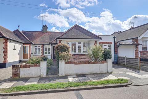 2 bedroom semi-detached bungalow for sale, Dundee Avenue, Leigh-On-Sea SS9