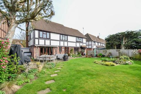 5 bedroom detached house for sale, Ravendale Way, Southend-On-Sea SS3
