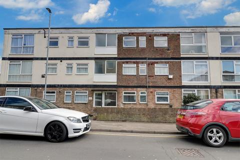Flat 4, Castle Court Castle Lane, Benfleet, SS7 2AE