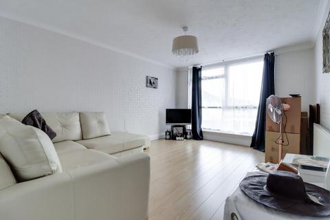 Flat 4, Castle Court Castle Lane, Benfleet, SS7 2AE