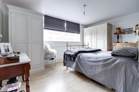 Flat 4, Castle Court Castle Lane, Benfleet, SS7 2AE