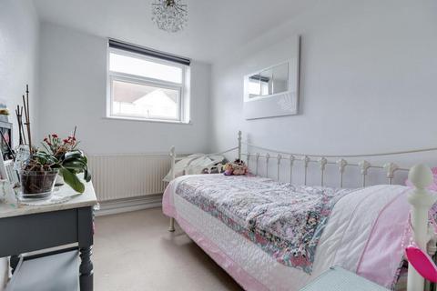 Flat 4, Castle Court Castle Lane, Benfleet, SS7 2AE