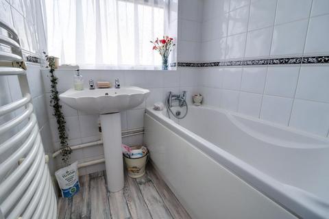 Flat 4, Castle Court Castle Lane, Benfleet, SS7 2AE