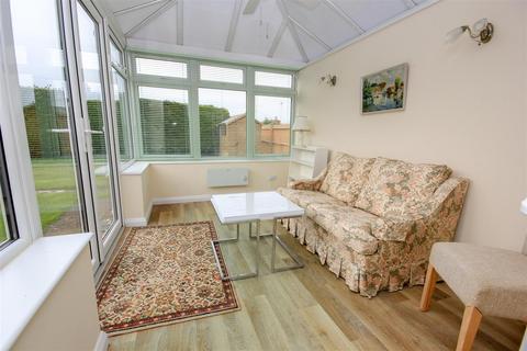 2 bedroom detached bungalow for sale, Ravensbank, Rushden NN10