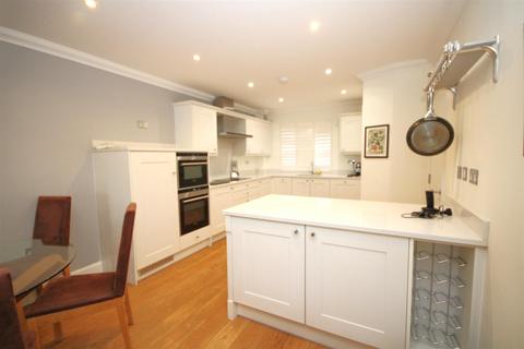 3 bedroom house to rent, Addison Road, Guildford