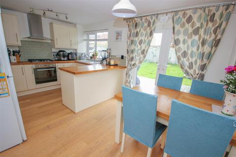16 Balham Close, Rushden, NN10 9JL