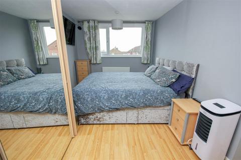 16 Balham Close, Rushden, NN10 9JL