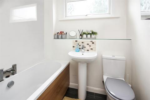 16 Balham Close, Rushden, NN10 9JL