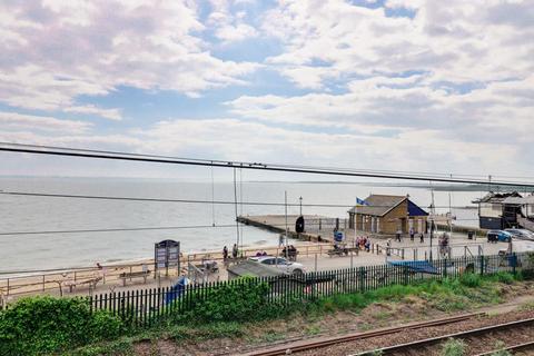Flat 2, The Bell Bell Sands, Leigh-on-sea, SS9 2FA