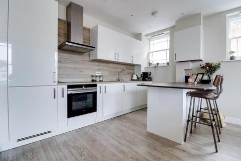 Flat 2, The Bell Bell Sands, Leigh-on-sea, SS9 2FA