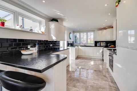 70 Church Road, Benfleet, SS7 4EU
