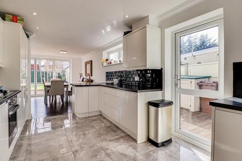 70 Church Road, Benfleet, SS7 4EU