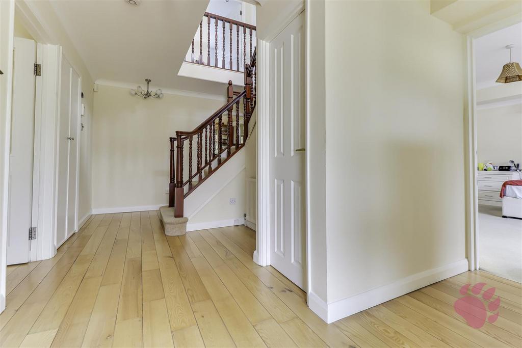 Great Burches Road, Benfleet SS7 5 bed detached house for sale £850,000