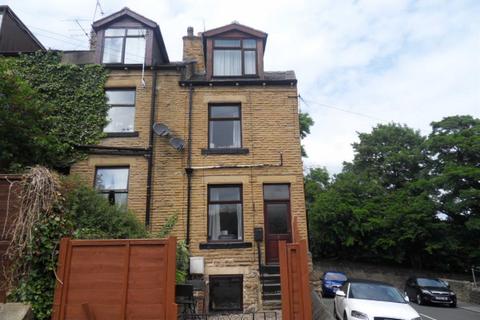 2 bedroom end of terrace house to rent, Farsley