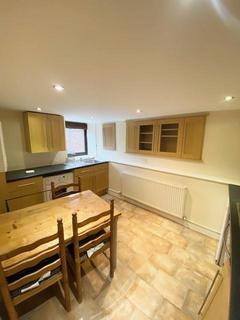 2 bedroom end of terrace house to rent, Farsley