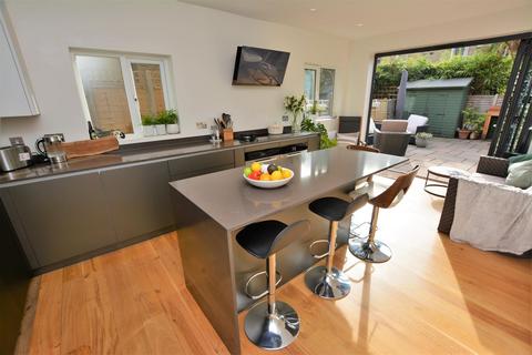 45 Clive Road, London, SW19 2JA