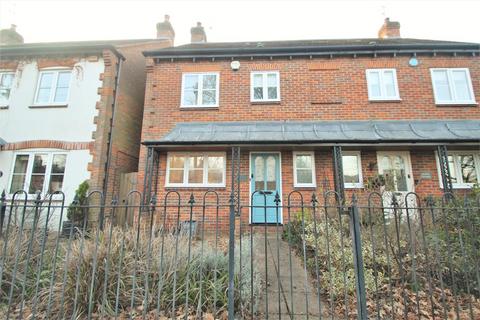 3 bedroom end of terrace house to rent, The Green, Wooburn Green HP10