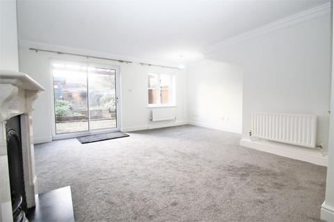 3 bedroom end of terrace house to rent, The Green, Wooburn Green HP10