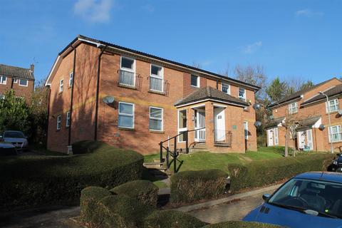 2 bedroom flat to rent, Lower Furney Close, High Wycombe HP13