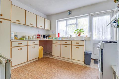 25 Bailey Road, Leigh-on-sea, SS9 3PJ
