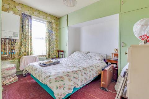 25 Bailey Road, Leigh-on-sea, SS9 3PJ