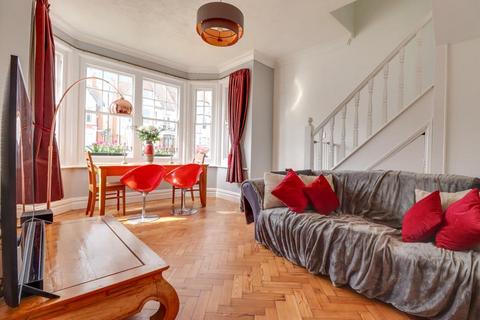 Flat 1, 30 Cobham Road, Westcliff-on-sea, SS0 8EA