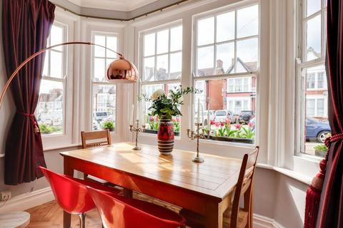 Flat 1, 30 Cobham Road, Westcliff-on-sea, SS0 8EA