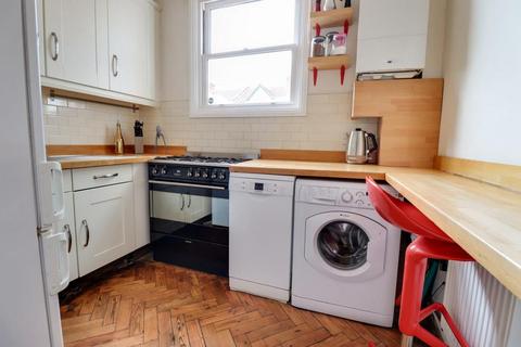 Flat 1, 30 Cobham Road, Westcliff-on-sea, SS0 8EA