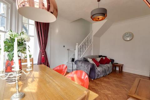 Flat 1, 30 Cobham Road, Westcliff-on-sea, SS0 8EA