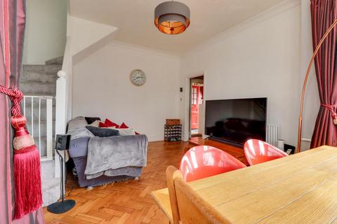 Flat 1, 30 Cobham Road, Westcliff-on-sea, SS0 8EA