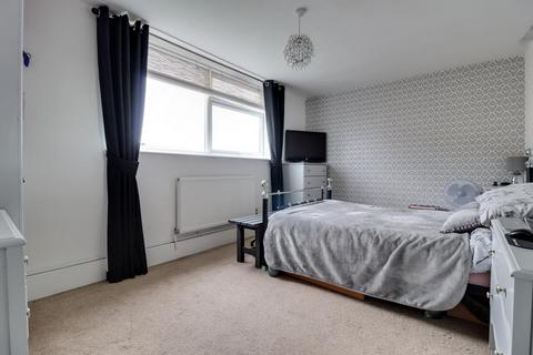 Flat 19, Castle Court Castle Lane, Benfleet, SS7 2AE