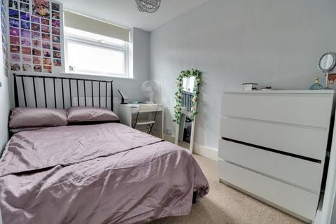 Flat 19, Castle Court Castle Lane, Benfleet, SS7 2AE
