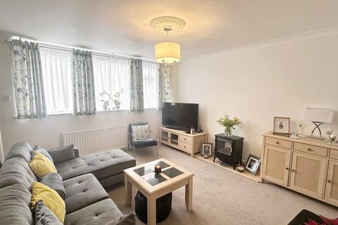 18 Links View, Sutton Coldfield, B74 3EP