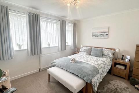 18 Links View, Sutton Coldfield, B74 3EP