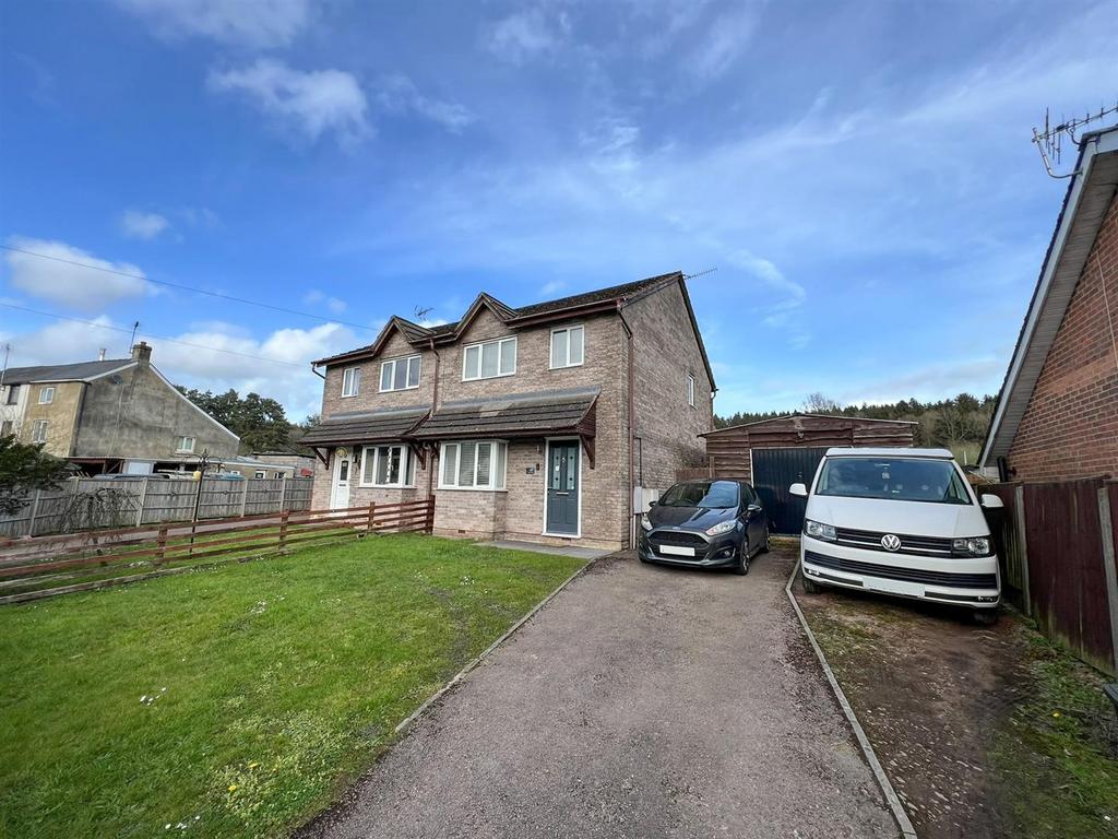 Steam Mills, Cinderford GL14 3 bed semidetached house for sale £230,000
