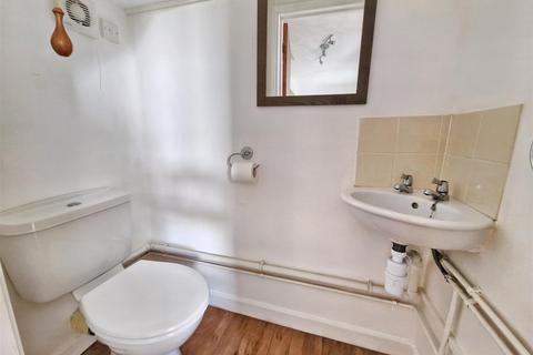 2 bedroom detached house to rent, Perranwell Station