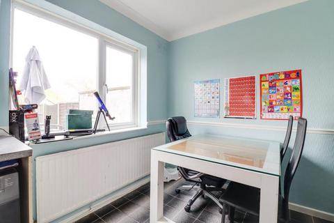 9 Bruton Avenue, Westcliff-on-sea, SS0 0HW